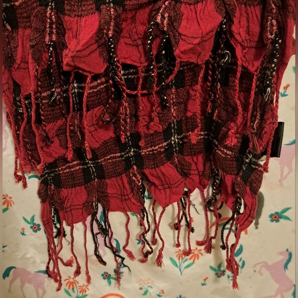 Topaz Black & Red Plaid Viscose Ruched Casual Preppy Scarf Wrap w/ Fringe - Picture 4 of 8